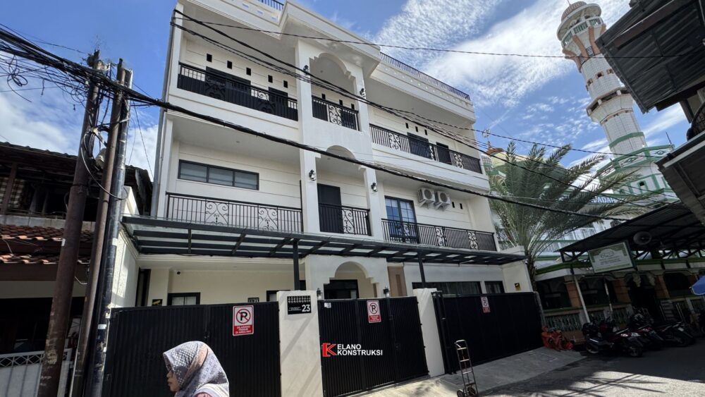 Konstruksi Rumah Klasik Modern Bapak Amron Jakarta 12,5 X 14 M